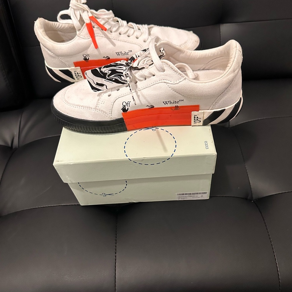 OFF-WHITE
VULC LOW TOP SNEAKER By Virgil Abloh™